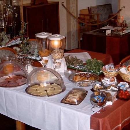 Hotel Pizzeria Venezia Sohren Ngoại thất bức ảnh