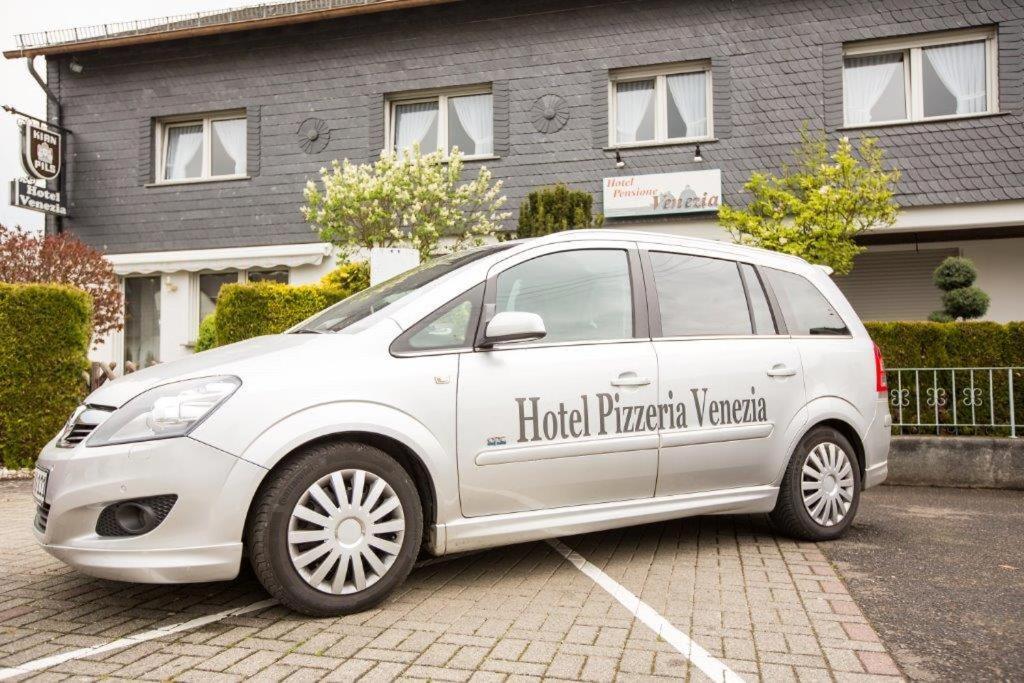 Hotel Pizzeria Venezia Sohren Ngoại thất bức ảnh