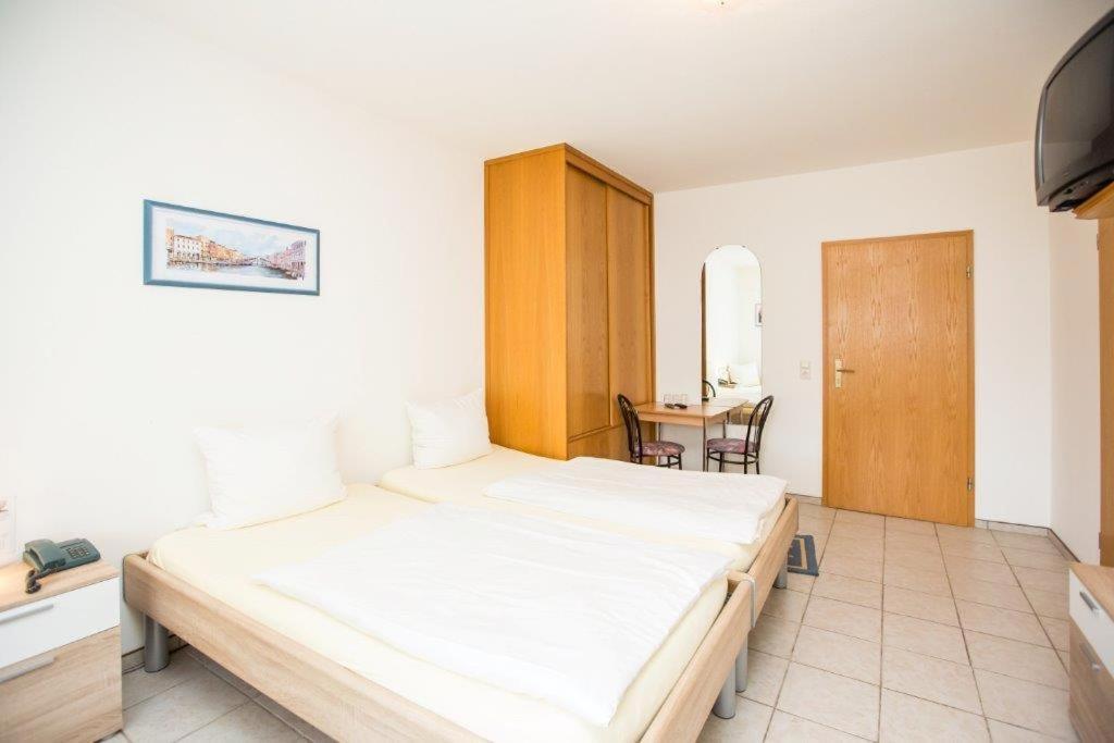 Hotel Pizzeria Venezia Sohren Ngoại thất bức ảnh
